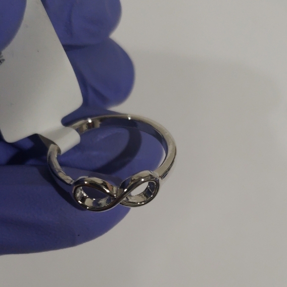 Elegant Silver tone Infinity Symbol Ring - Size 8 - Women's Fashion Jewelry - Picture 7 of 7